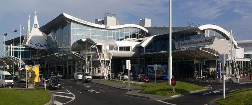 Delta Airlines YXE Terminal – Saskatoon John G. Diefenbaker International Airport